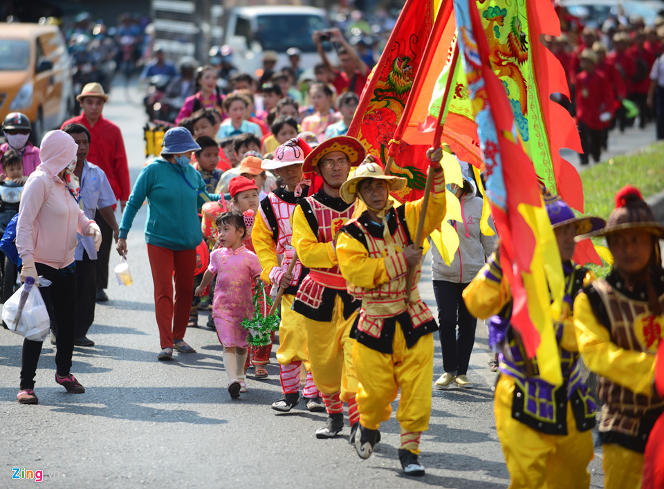 Hội Tết Nguyên tiêu rầm rộ trên đường phố Sài Gòn